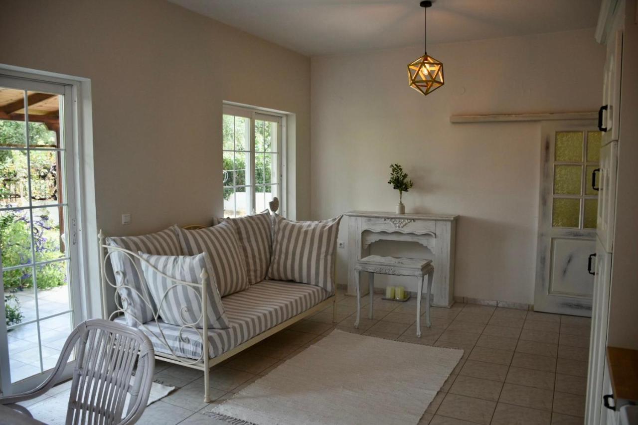 Apartment Beach House Chalkís Dış mekan fotoğraf