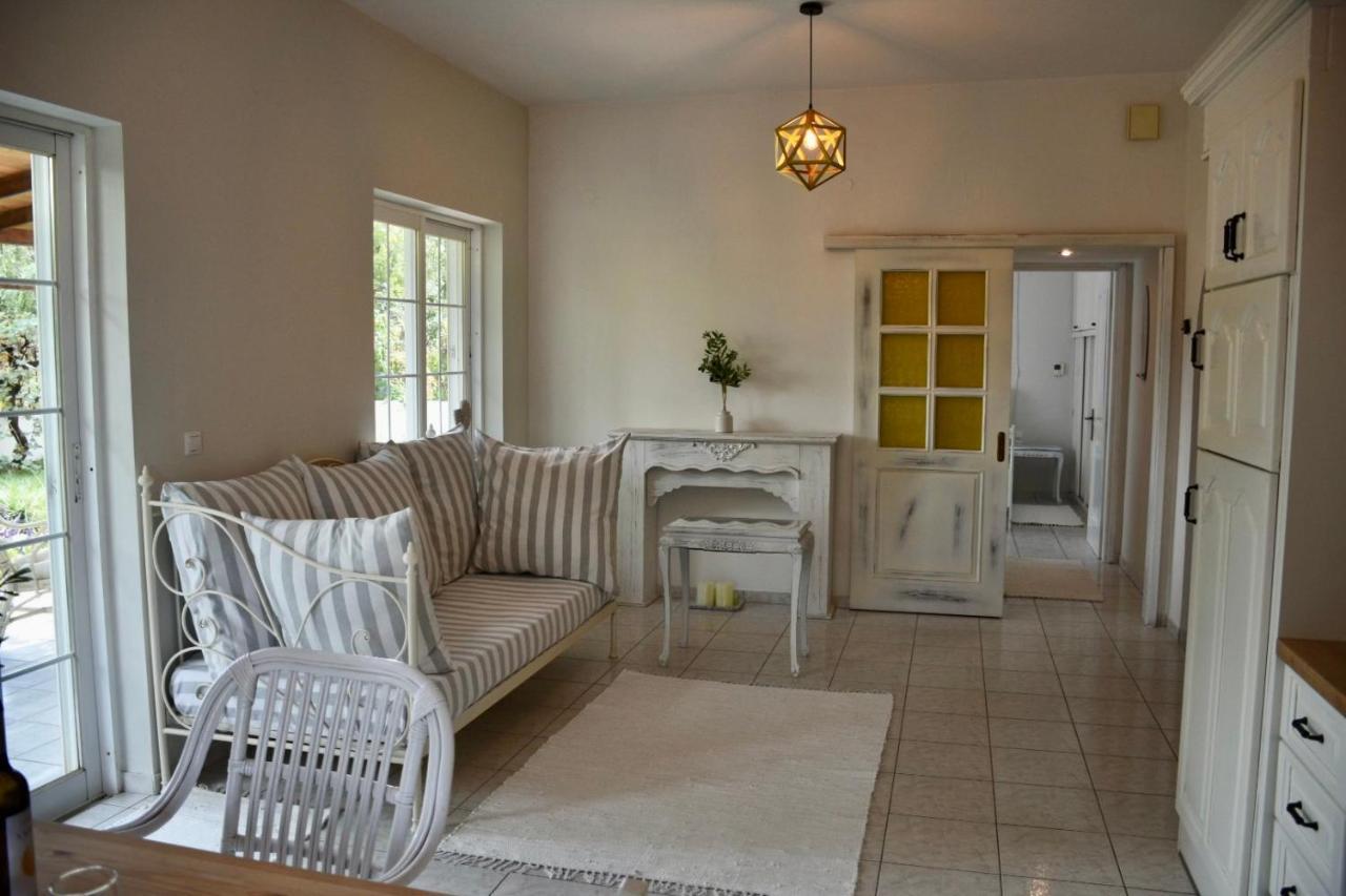 Apartment Beach House Chalkís Dış mekan fotoğraf