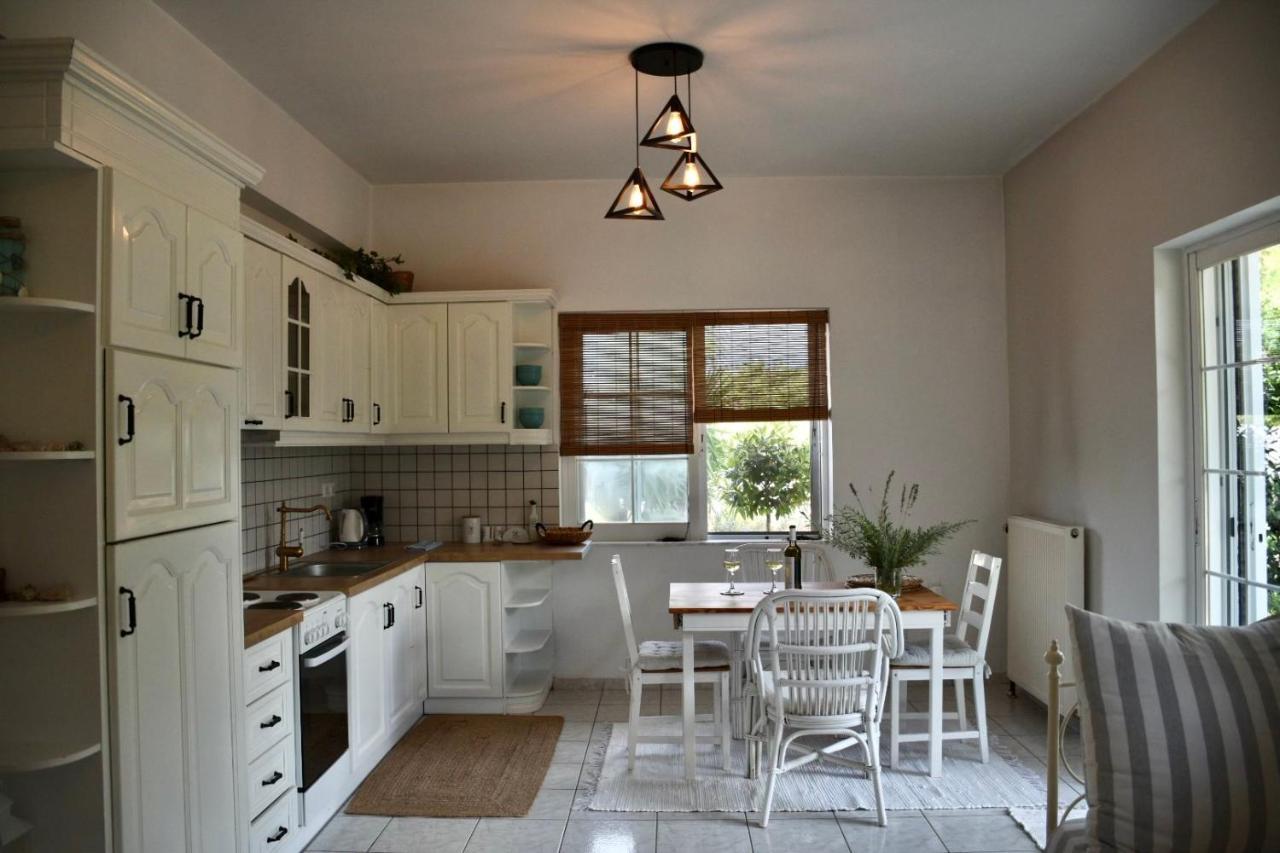 Apartment Beach House Chalkís Dış mekan fotoğraf