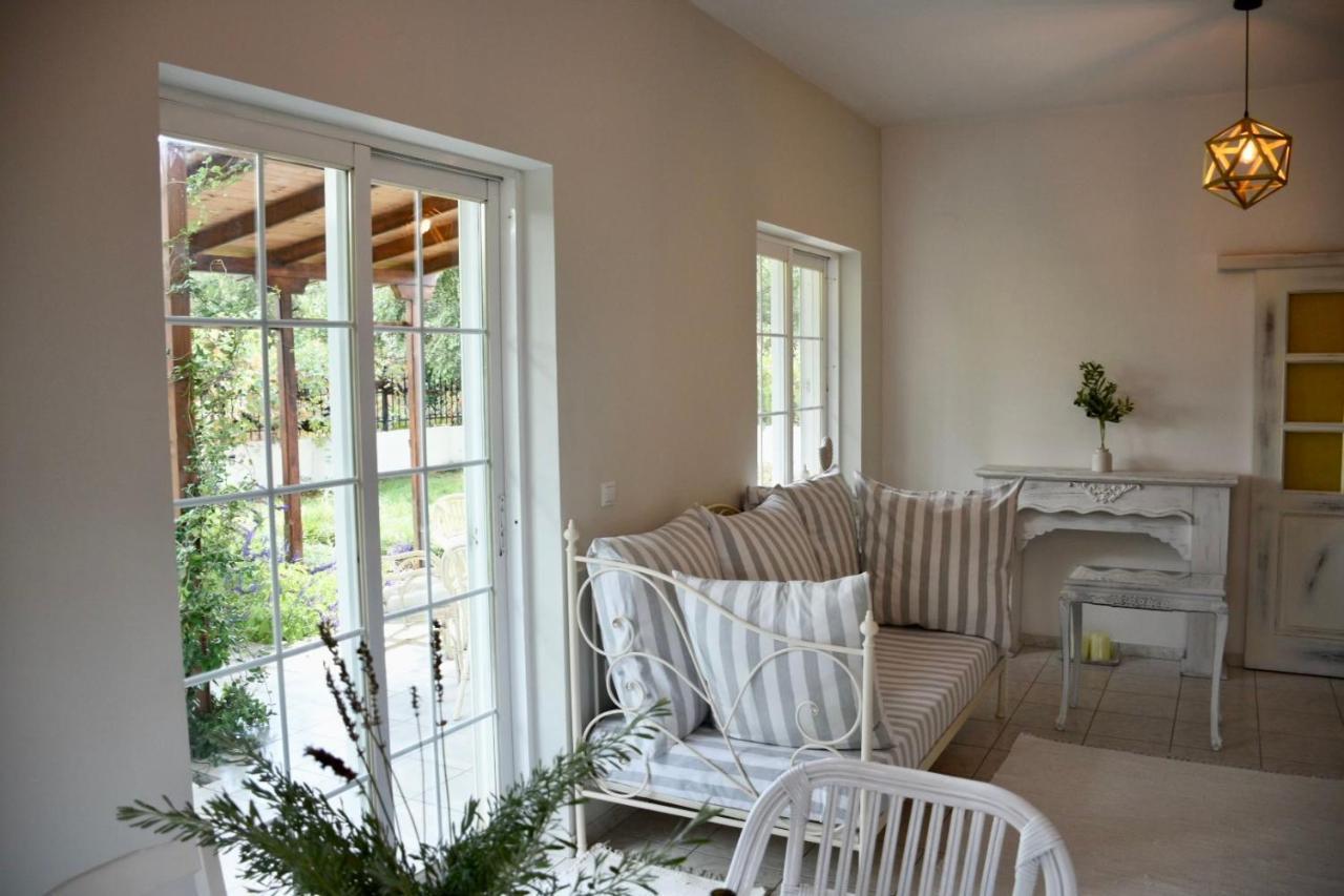 Apartment Beach House Chalkís Dış mekan fotoğraf